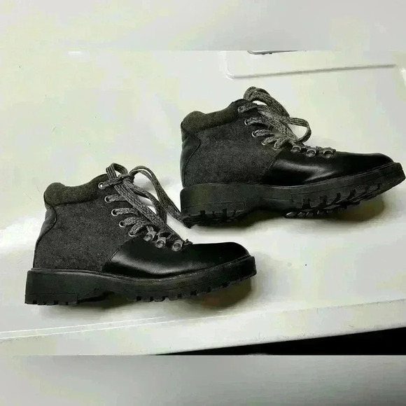 Universal Thread, women’s Sz 7, Hiking Boots. Black and Gray - Picture 2 of 8